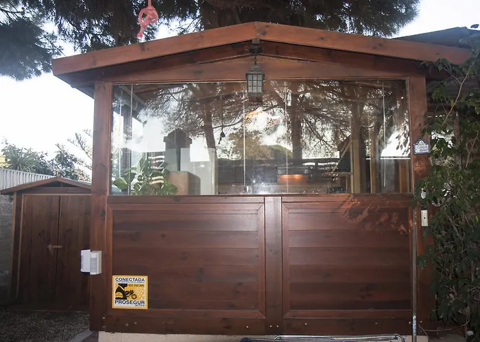 Wood House Close *