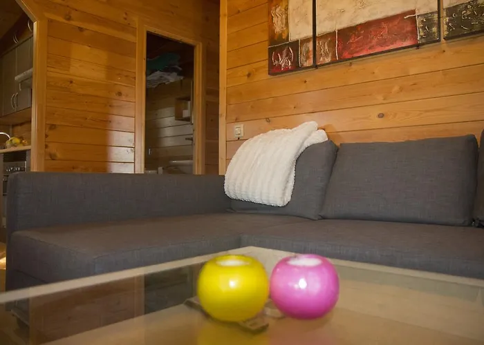 Wood House Close بيت للعطل *